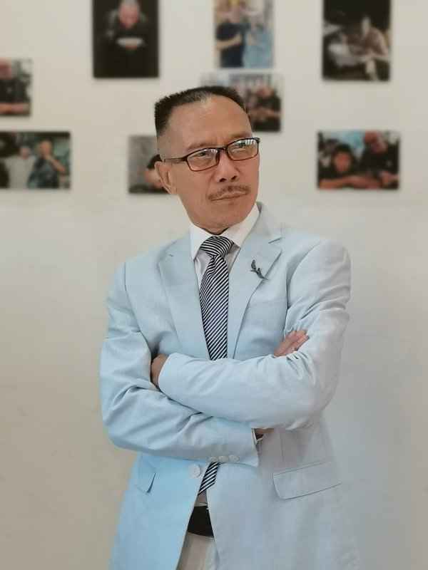 信钰配资 《一饭封神》开播  他的川味香辣蟹让谢霆锋惊艳｜独家专访